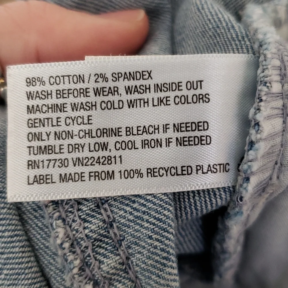 A new day button front jean skirt, light wash, Sz 6.